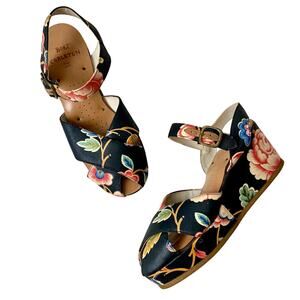 Vintage 1970s Bort Carleton Jacobean Floral Platforms